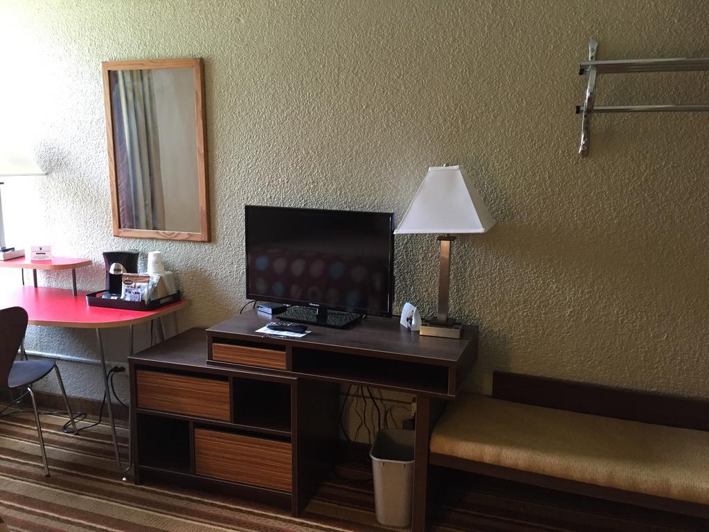 Hotel Super 8 By Wyndham Redfield Esterno foto