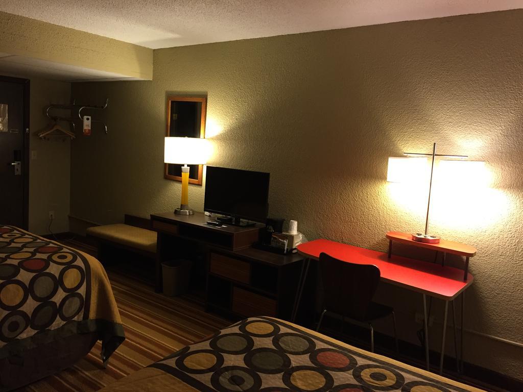 Hotel Super 8 By Wyndham Redfield Esterno foto