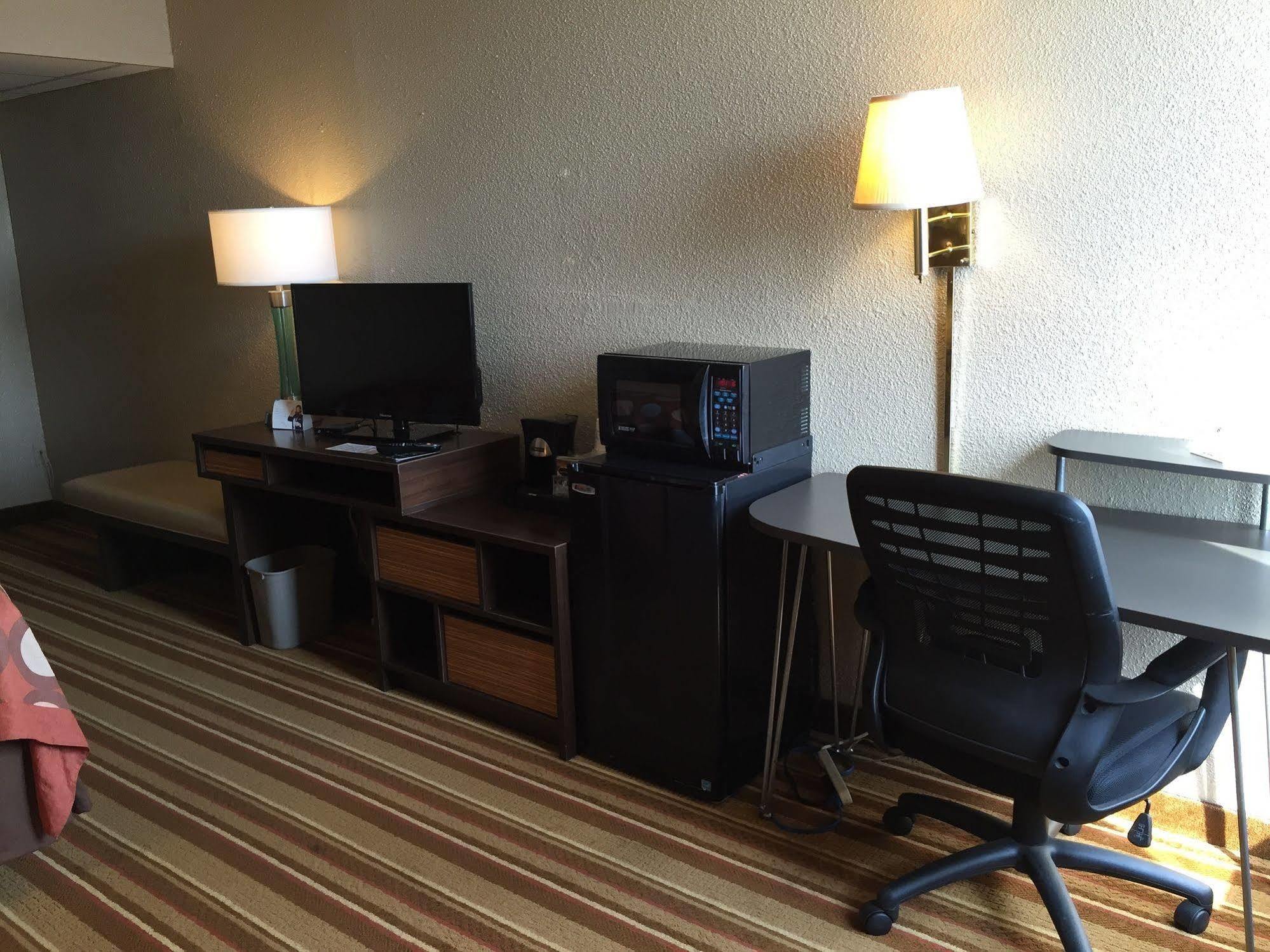Hotel Super 8 By Wyndham Redfield Esterno foto